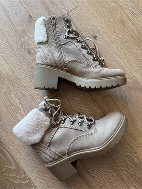 Women’s Tan Faux-Shearling Lace-Up Block Heel Ankle Boots